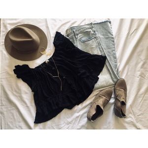 ✨💐🖤Free People Black Top🖤💐✨